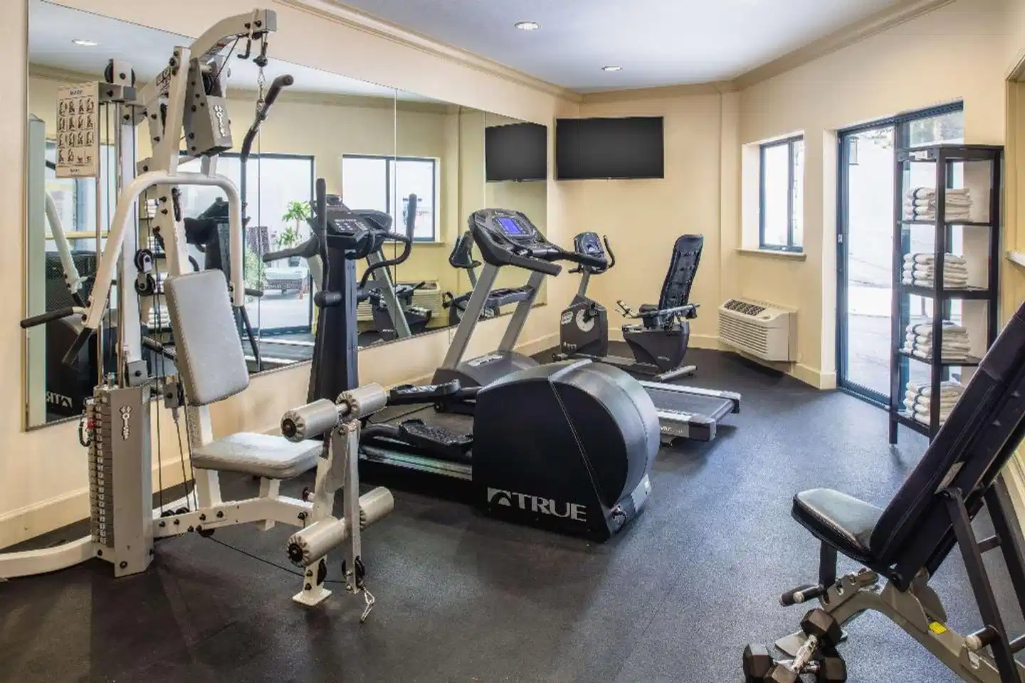 Best Western Plus All Suites Inn Sport und Entertainment