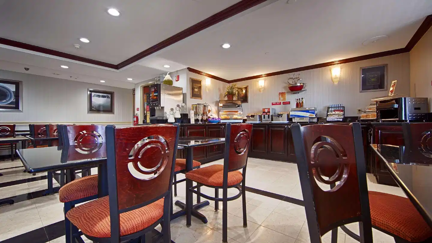 Best Western JFK Airport Bar