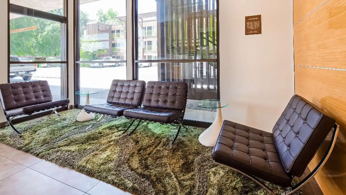 Best Western Plus Eagle Rock Inn Lobby