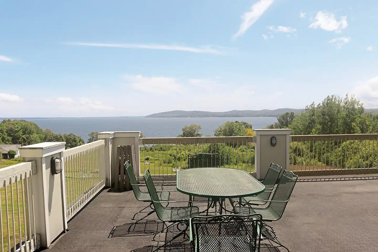 Fireside Inn & Suites Belfast Terrasse