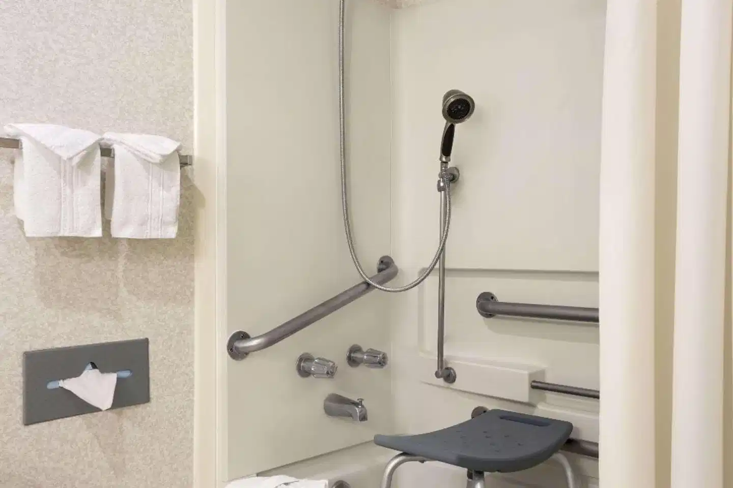 Days Inn by Wyndham Middletown Badezimmer