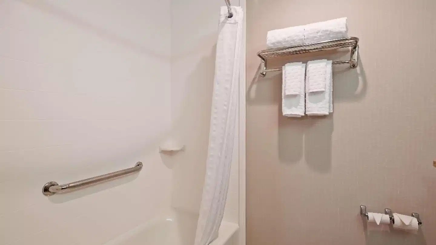 Best Western University Inn Badezimmer