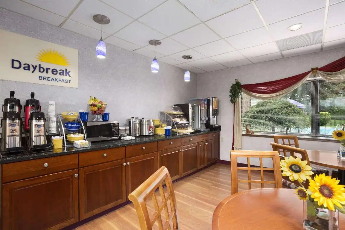 Days Inn by Wyndham Middletown Bar