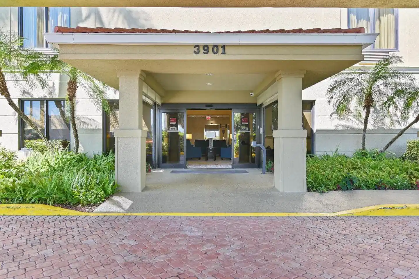 Comfort Suites Miami Aussenansicht