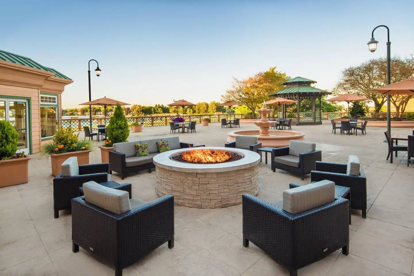 Courtyard by Marriott Portland North Terrasse