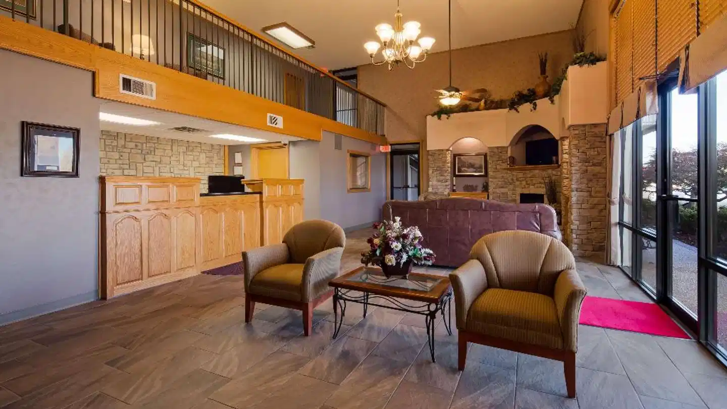 Best Western Gold Poppy Inn Lobby