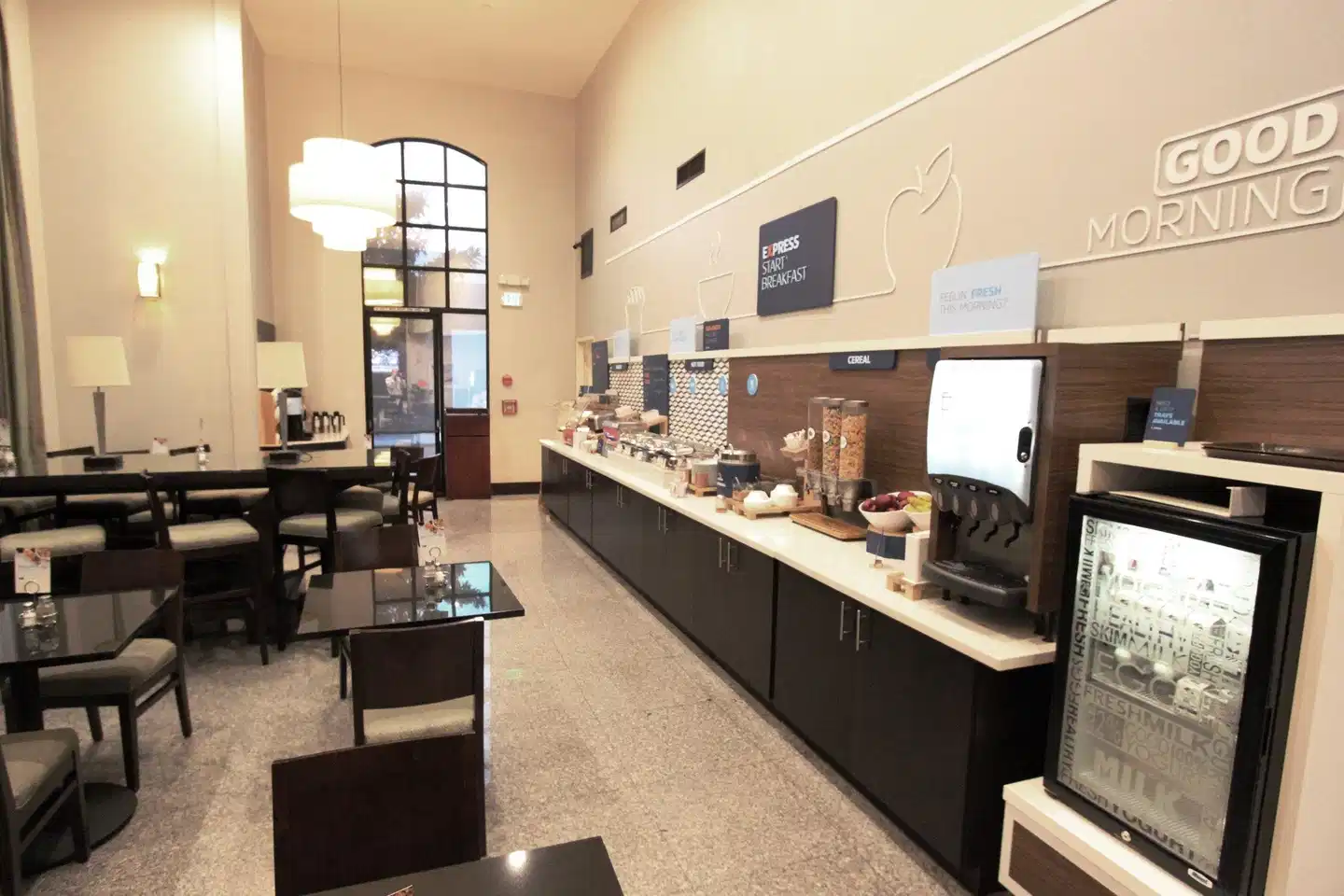 Holiday Inn Express & Suites Hermosa Beach Bar