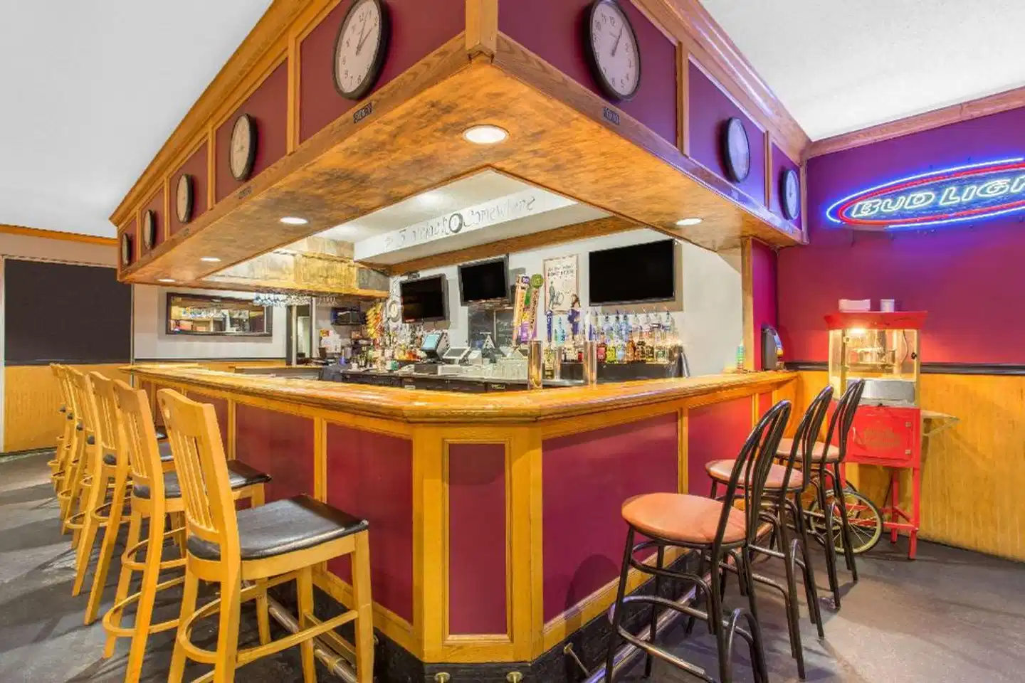 Ramada Corning Painted Post Bar