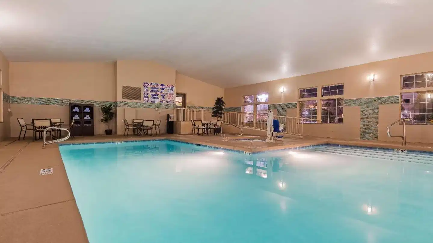 Best Western Plus Las Vegas West Hallenbad