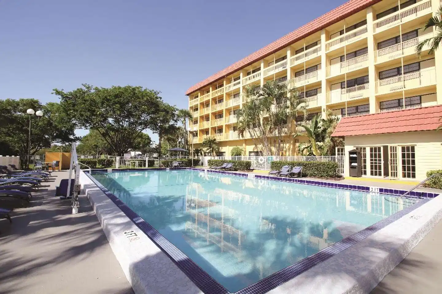 La Quinta Inn & Suites Coral Springs University Dr Pool