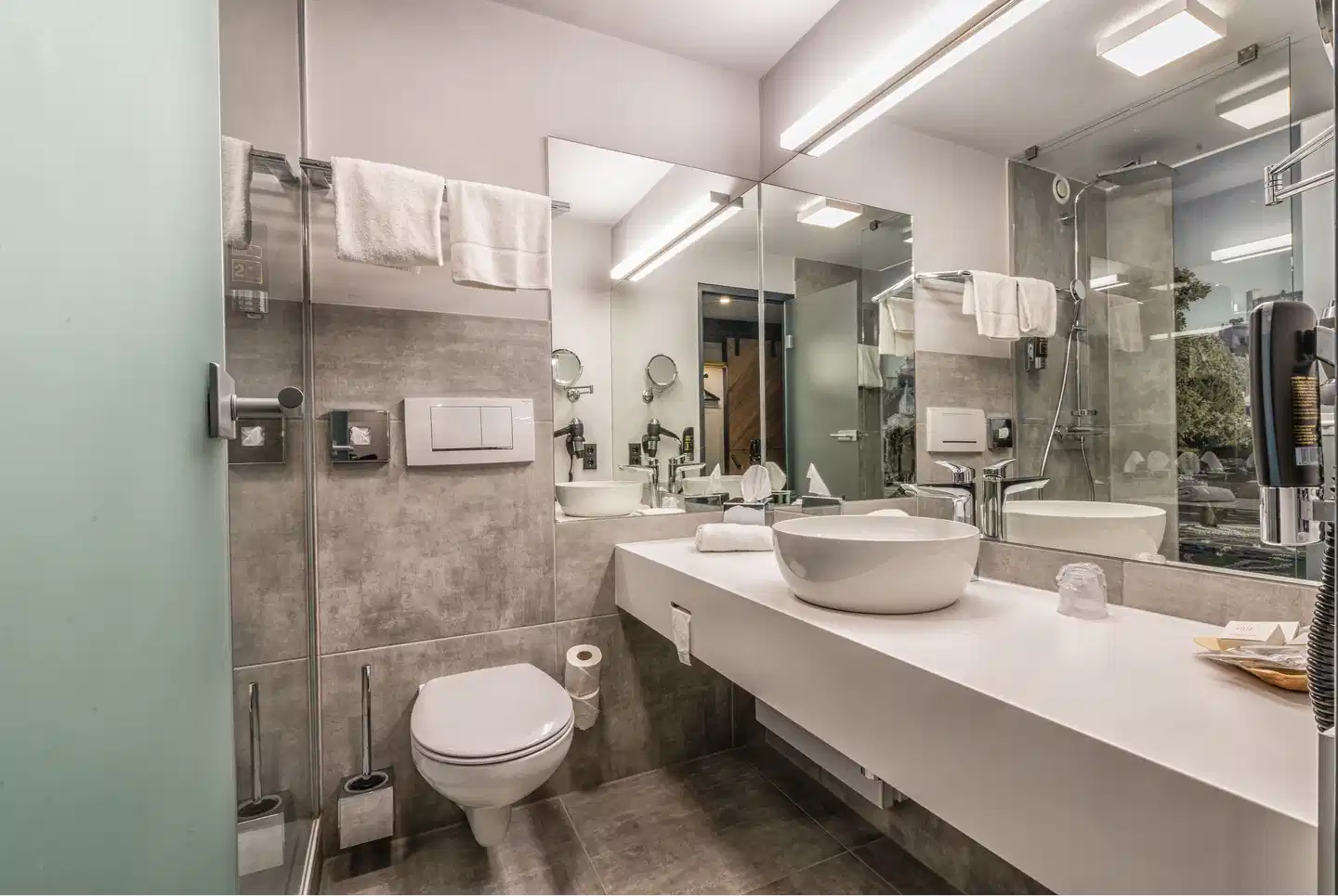 FourSide Hotel Salzburg Badezimmer