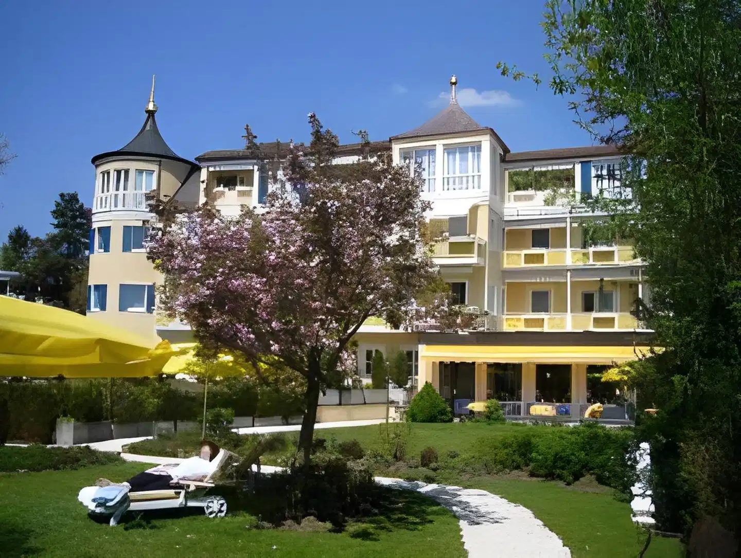 Fontenay - Le petit château Aussenansicht