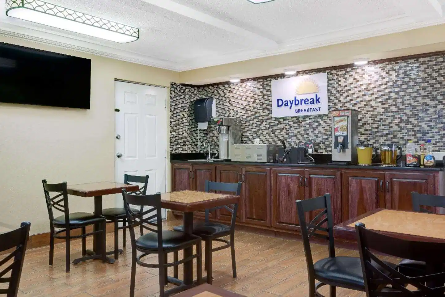 Days Inn by Wyndham Macon I-475 Bar