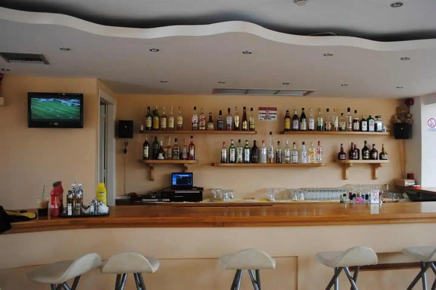 Cleopatra Superior Bar