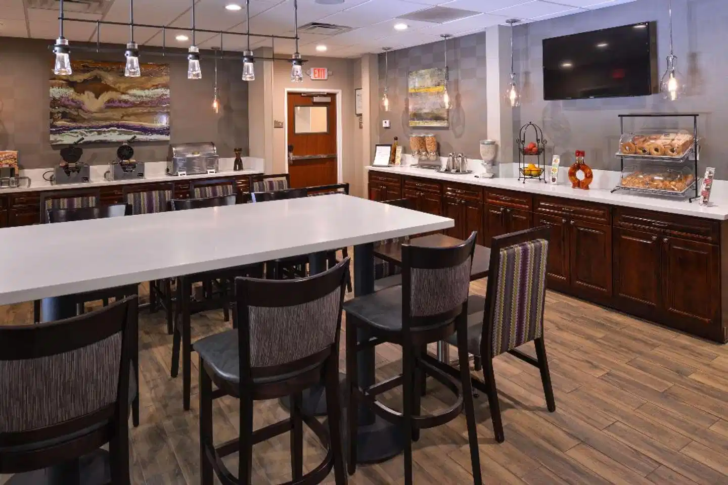 Best Western Plus at the Convention Center Bar