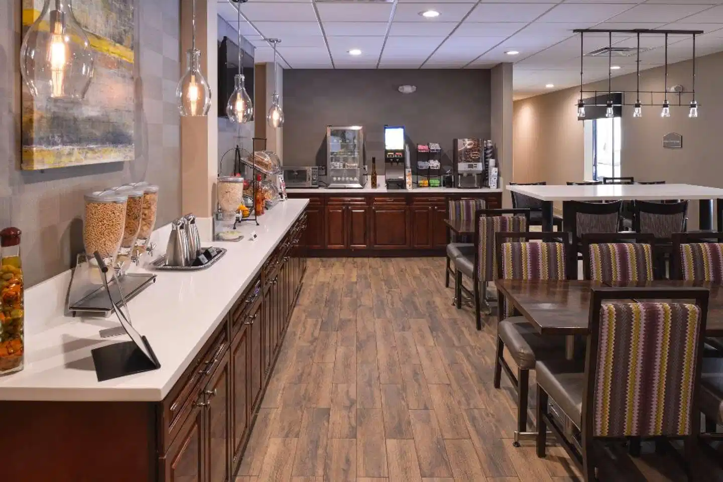 Best Western Plus at the Convention Center Bar