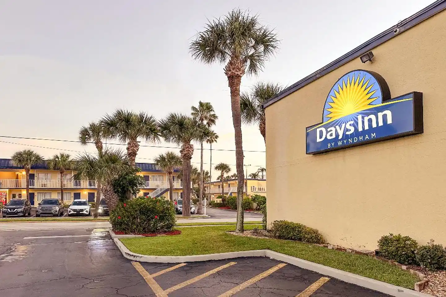 Days Inn by Wyndham Cocoa Beach Port Canaveral Aussenansicht