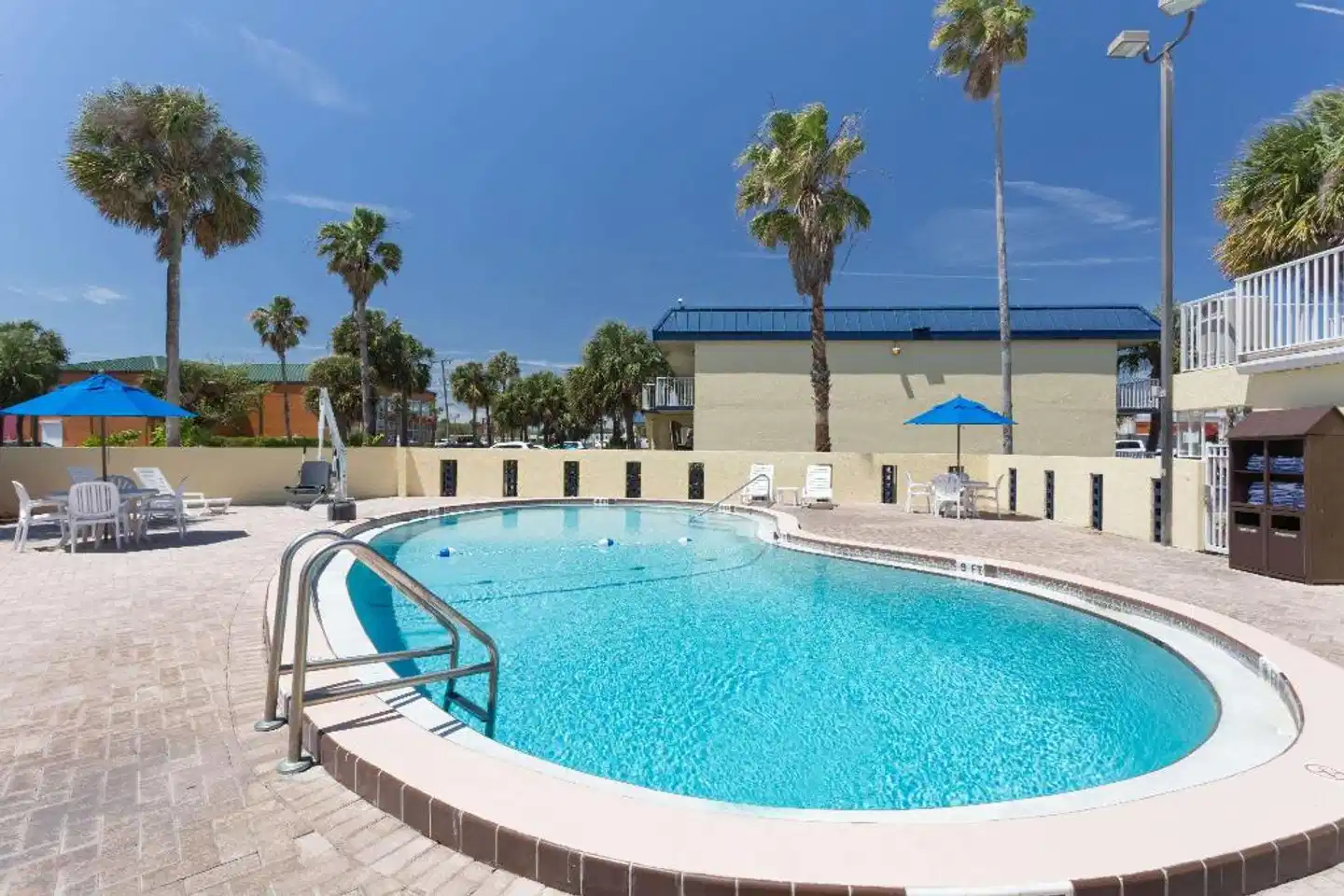 Days Inn by Wyndham Cocoa Beach Port Canaveral Pool