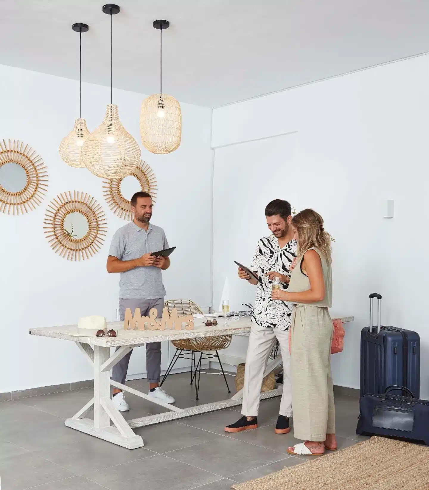 Mr and Mrs White Santorini Sport und Entertainment