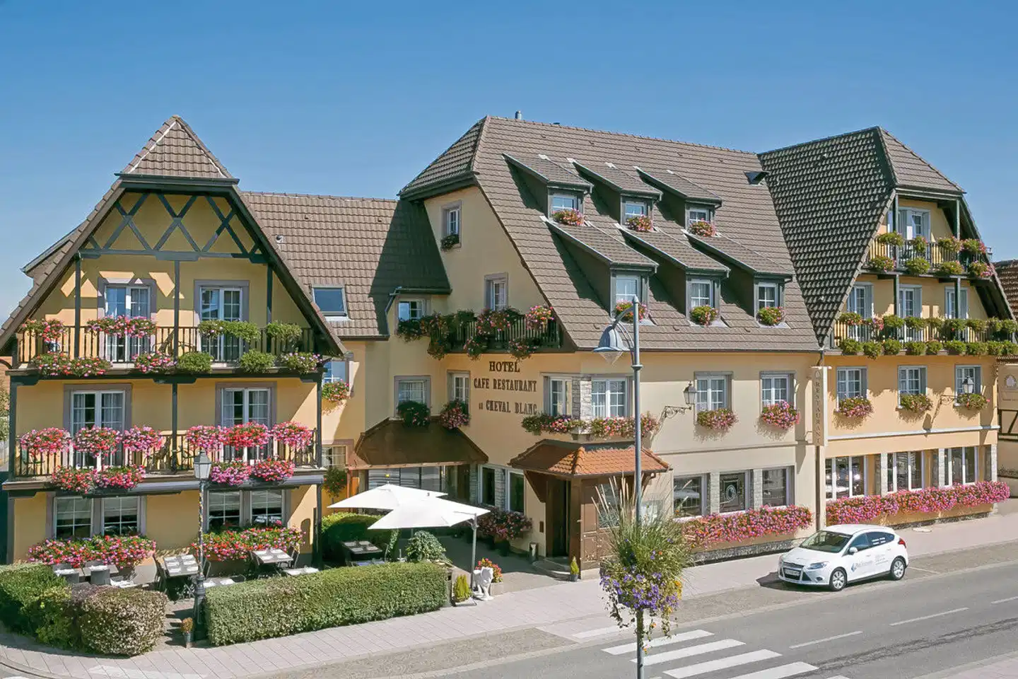 Best Western Hôtel Le Cheval Blanc Aussenansicht