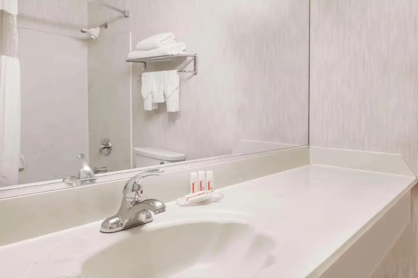 Ramada Limited Suites - Bakersfield Badezimmer