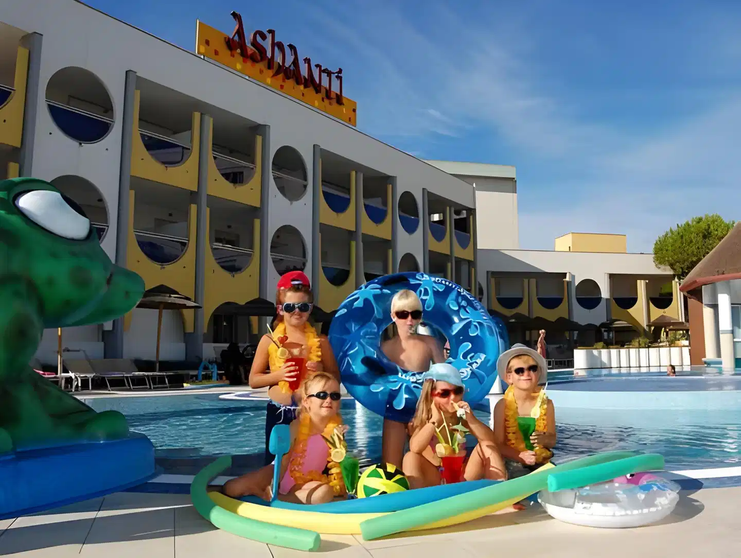 Ashanti Aparthotel Pool