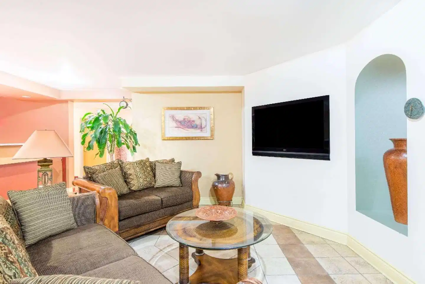 Super 8 by Wyndham Cornwall ON Lobby