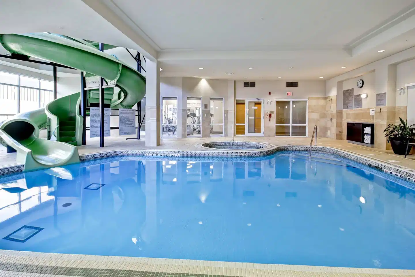 Fairfield Inn & Suites by Marriott Guelph Hallenbad