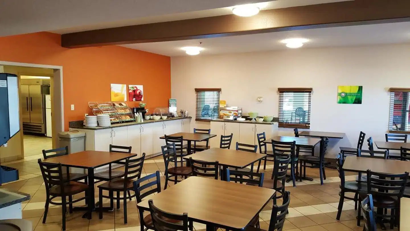 QUALITY INN DIEPPE Bar