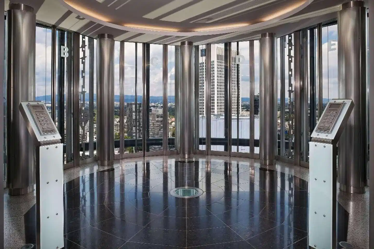 INNSiDE Frankfurt Eurotheum Hallenbad