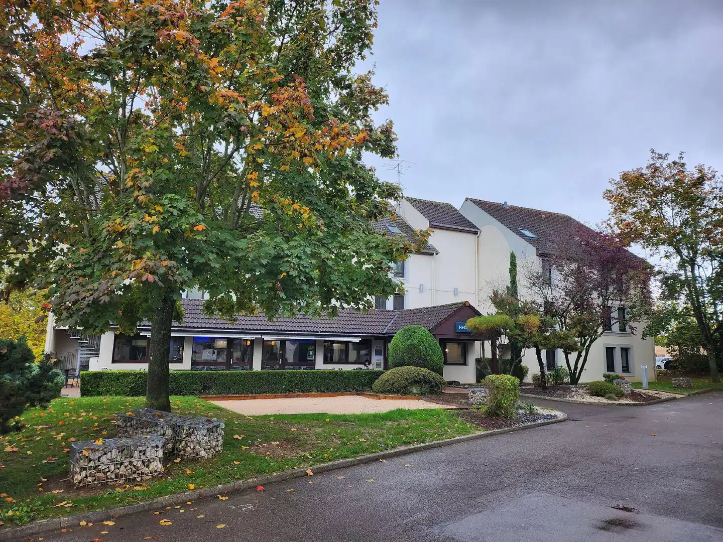 Kyriad Dijon Est Mirande Aussenansicht