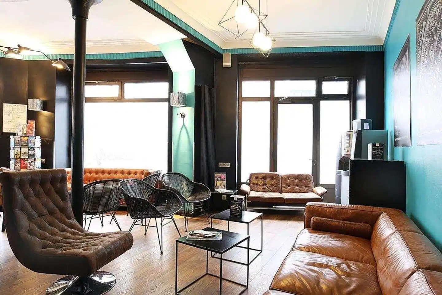 Arty Paris Hostel & Budget Hotel Lobby