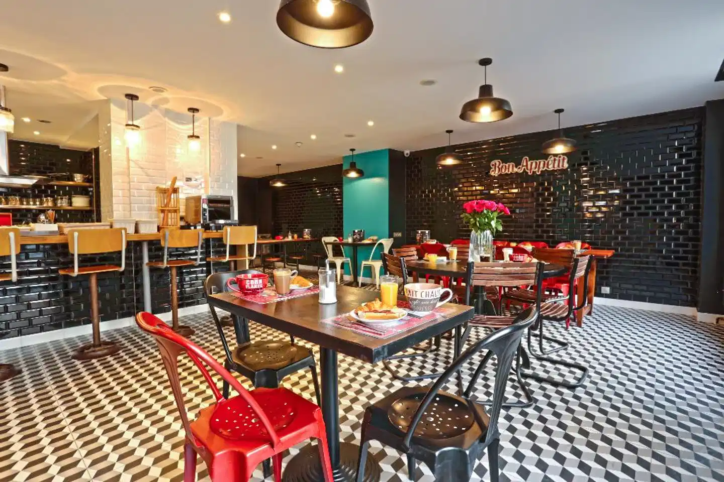 Arty Paris Hostel & Budget Hotel Restaurant