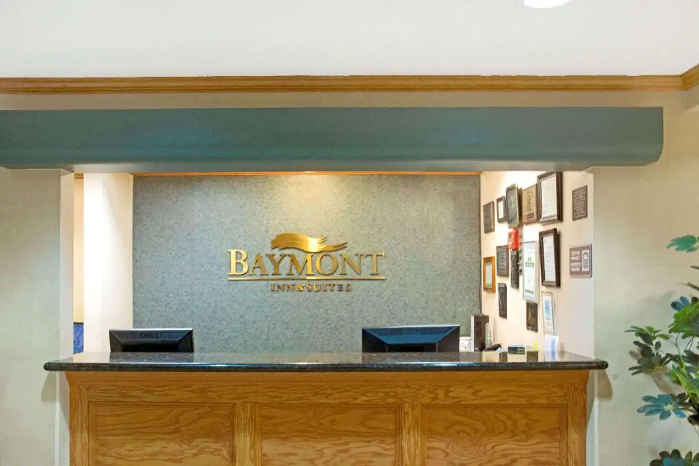 Baymont by Wyndham Conroe Lobby