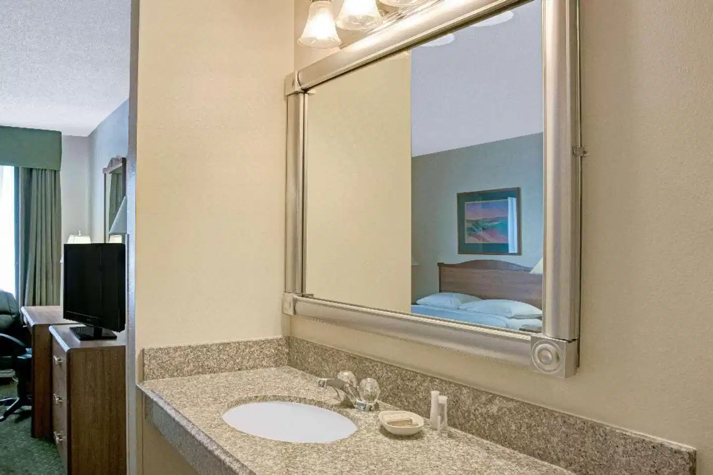 Baymont by Wyndham Conroe Badezimmer