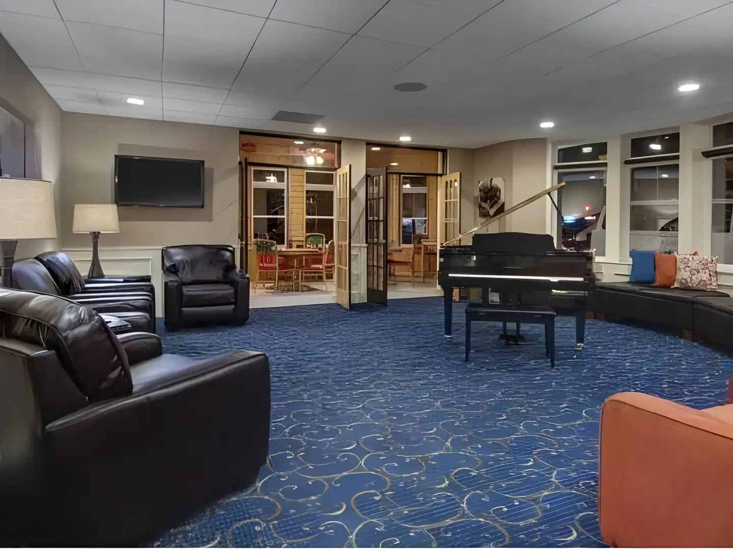 Cherry Tree Inn & Suites Lobby