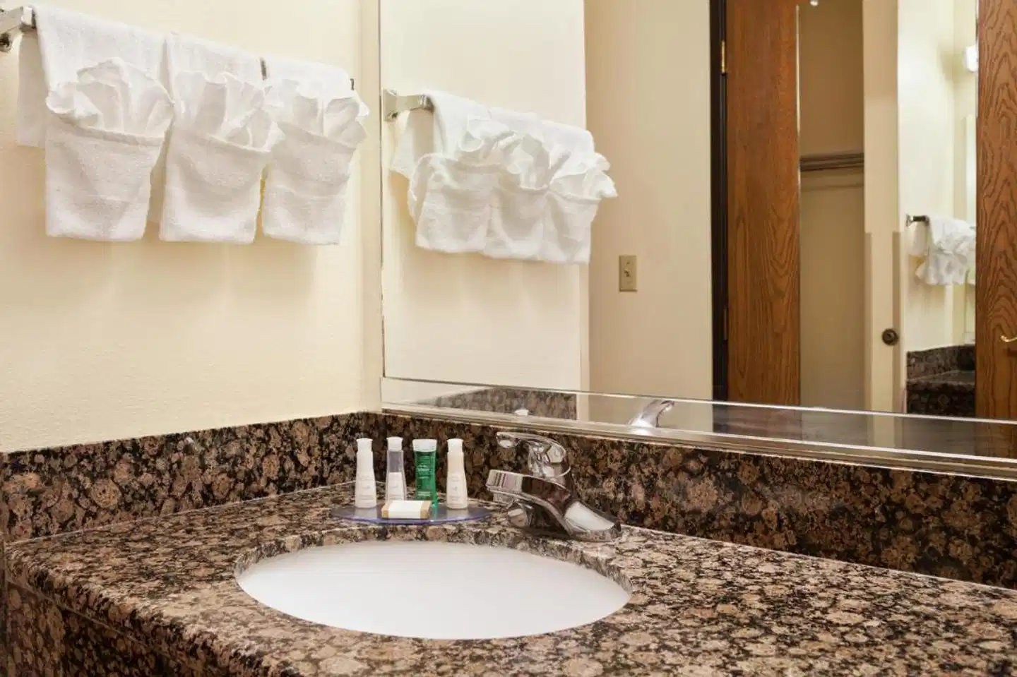 Baymont by Wyndham Anderson Badezimmer