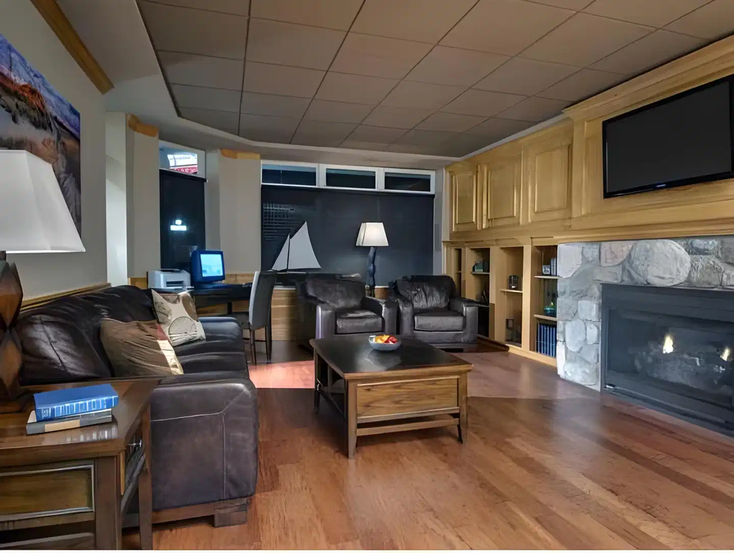 Cherry Tree Inn & Suites Lobby