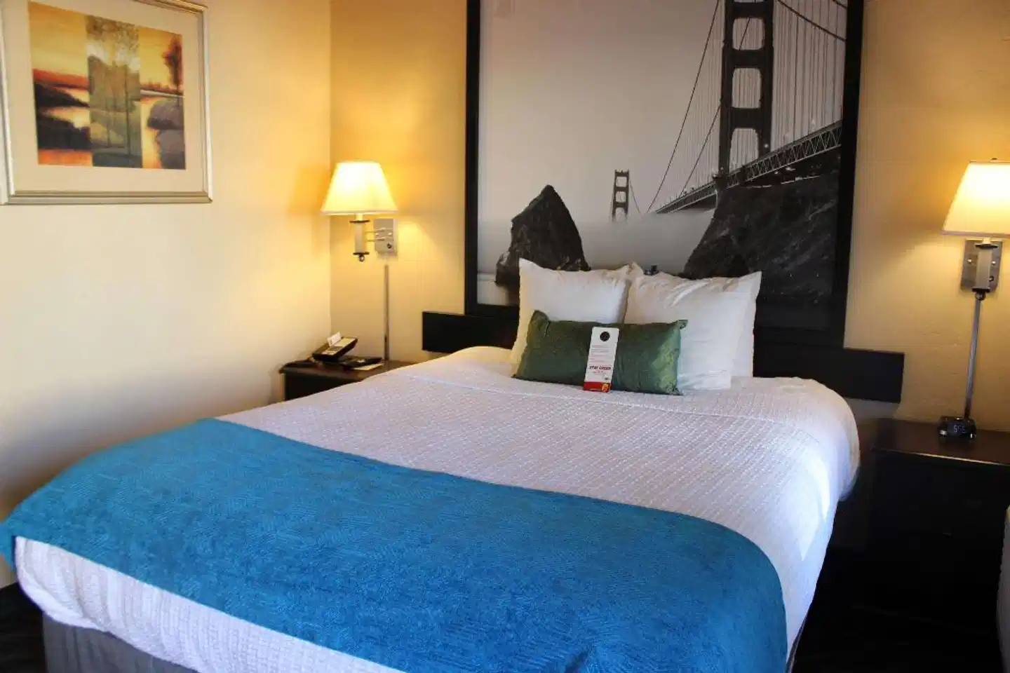 Super 8 by Wyndham Berkeley Wohnbeispiel