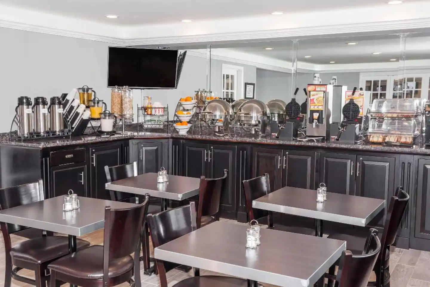 Baymont Inn & Suites Glenview Bar