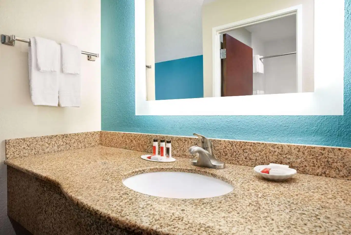 Baymont by Wyndham Evansville East Badezimmer