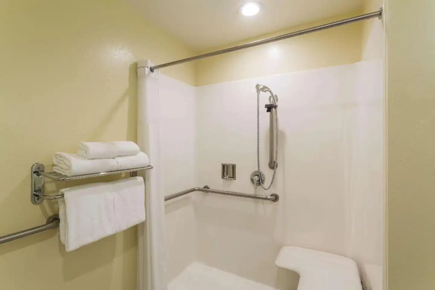 Days Inn & Suites by Wyndham East Flagstaff Badezimmer