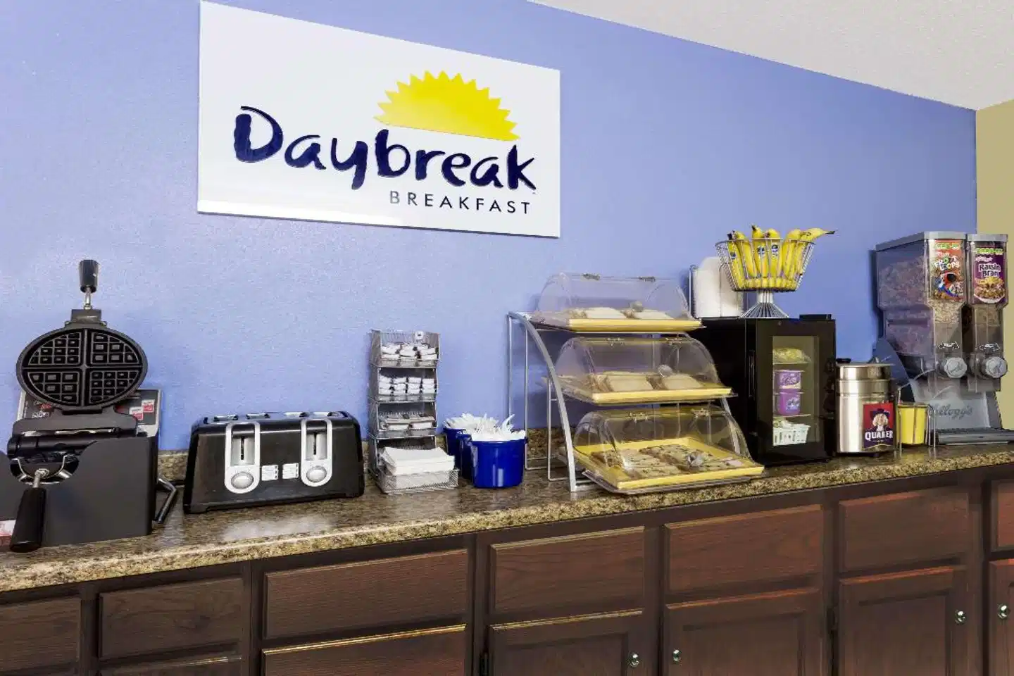 Days Inn by Wyndham Plymouth Lobby