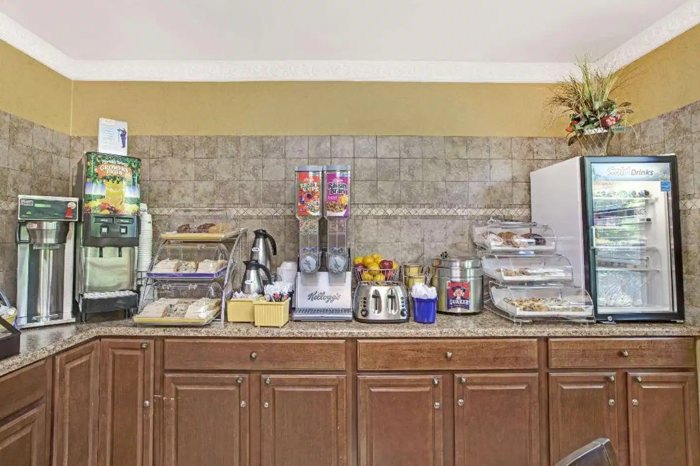 Days Inn by Wyndham Brooklyn Lobby