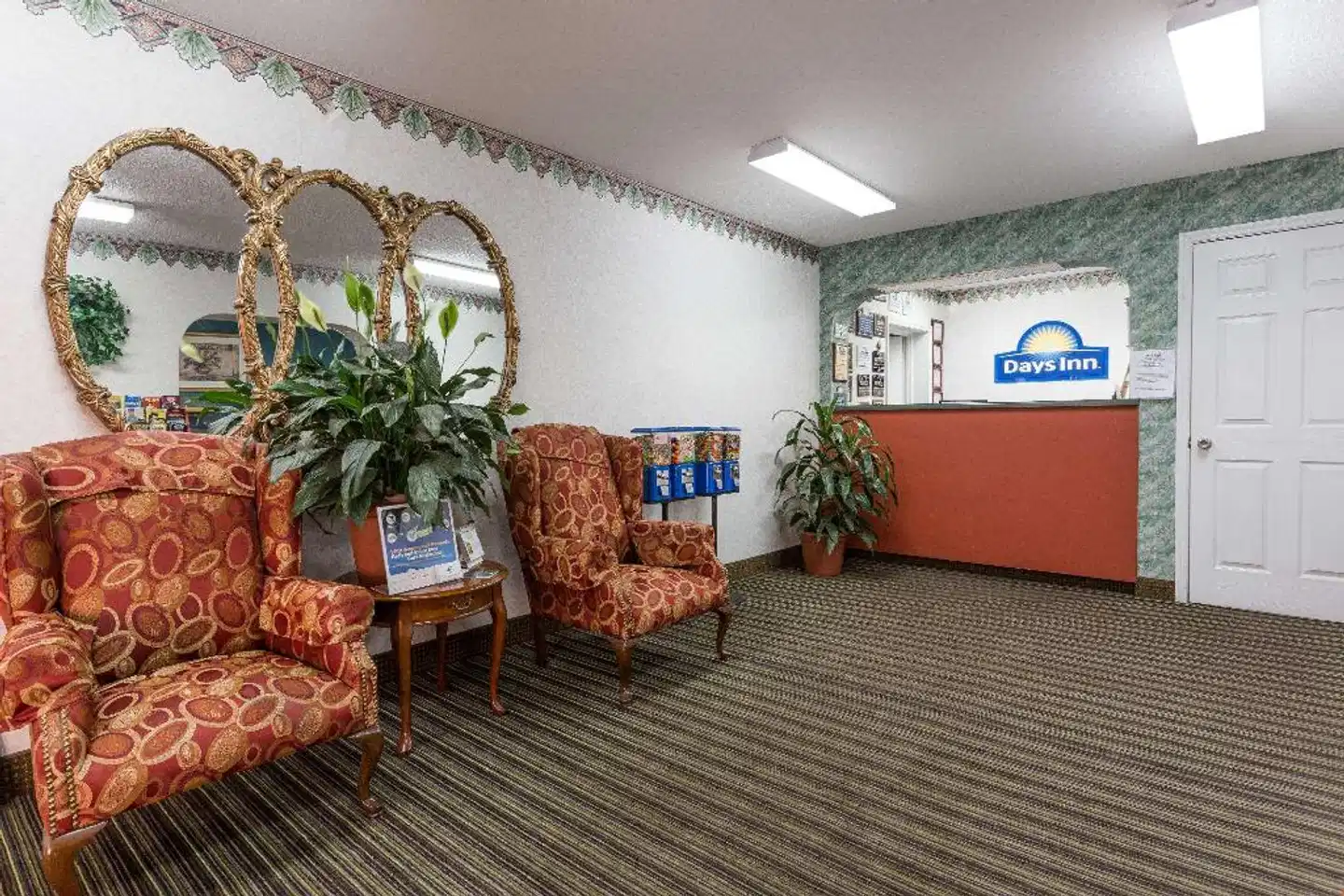 Days Inn by Wyndham Dickson Lobby