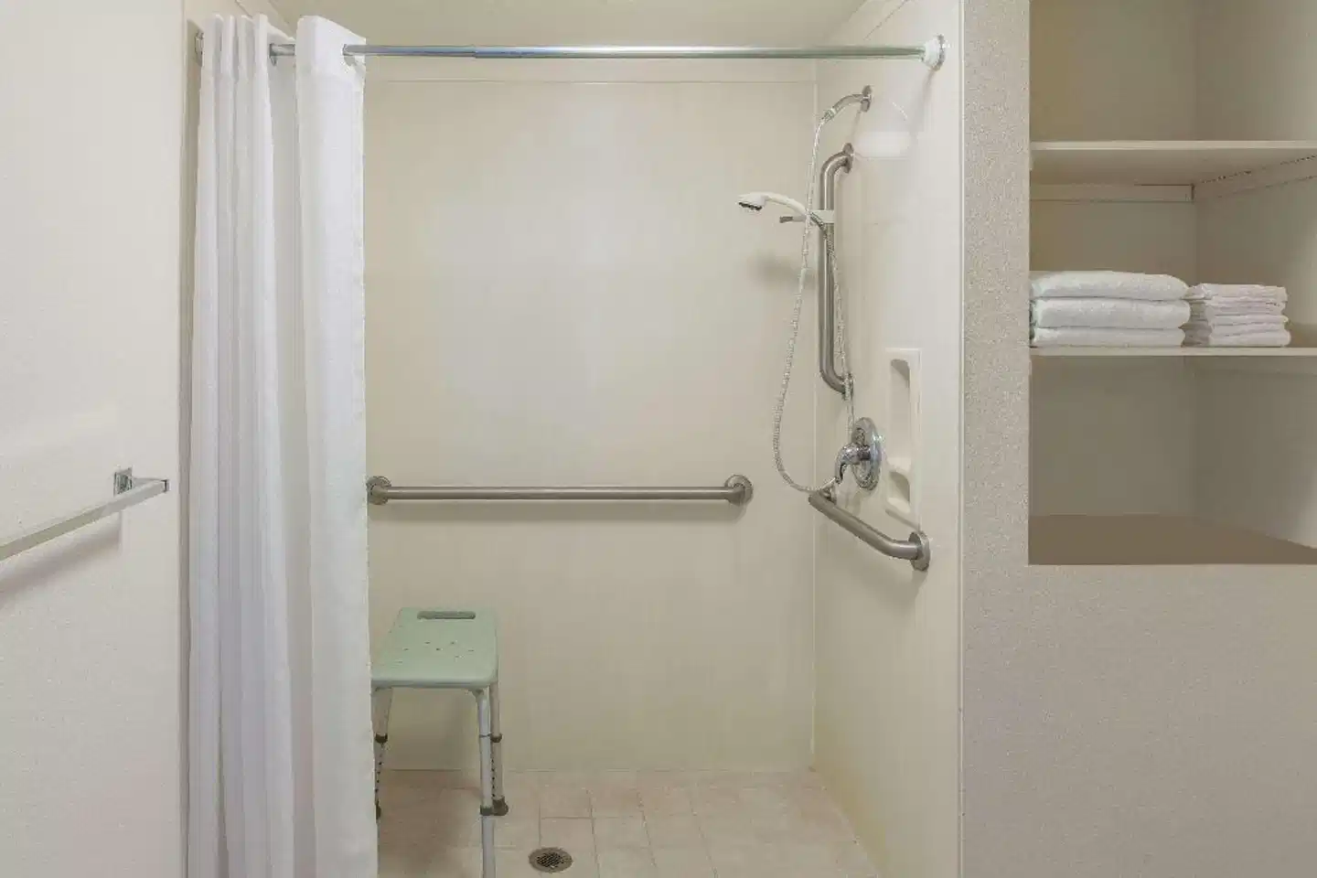 Days Inn by Wyndham Camarillo - Ventura Badezimmer