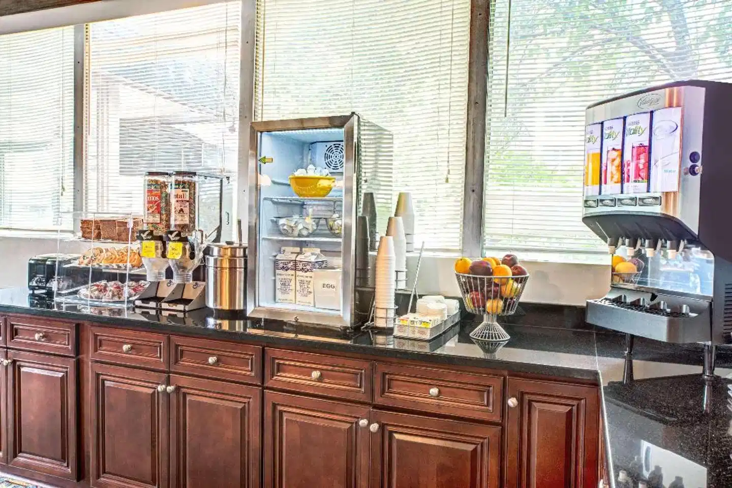 Days Inn by Wyndham Arlington/Washington DC Lobby