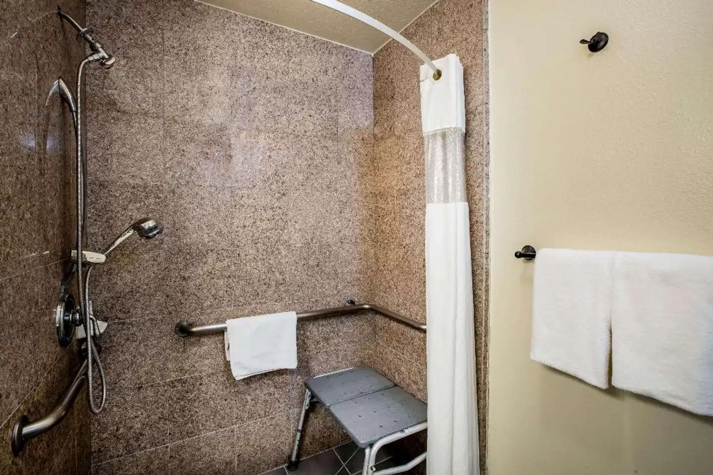 Days Inn by Wyndham Monterey Downtown Wohnbeispiel