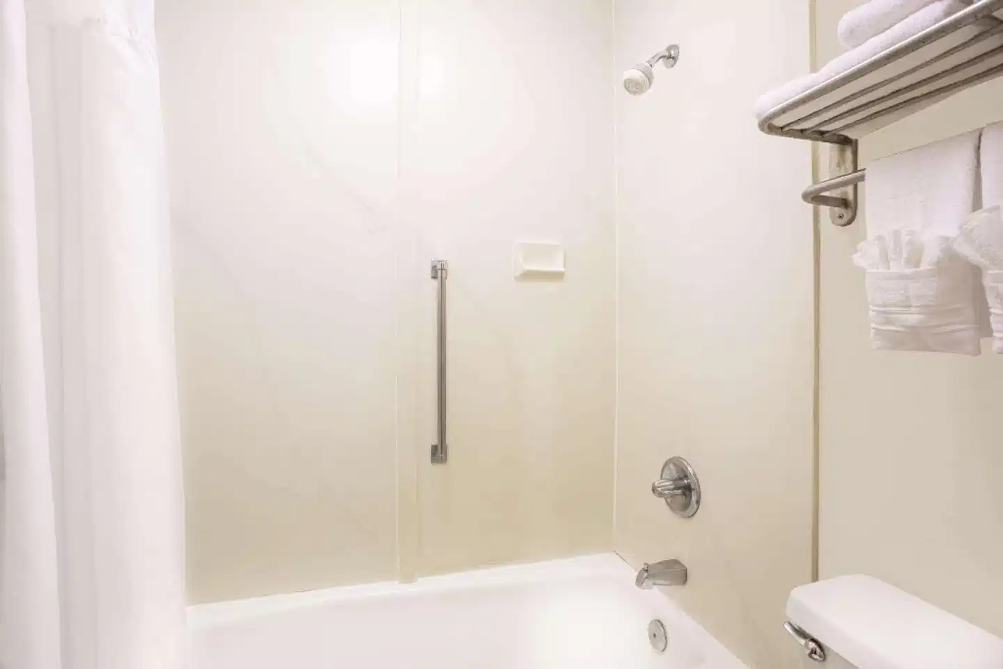 Days Inn by Wyndham Easley/Greenville/Clemson Area Badezimmer