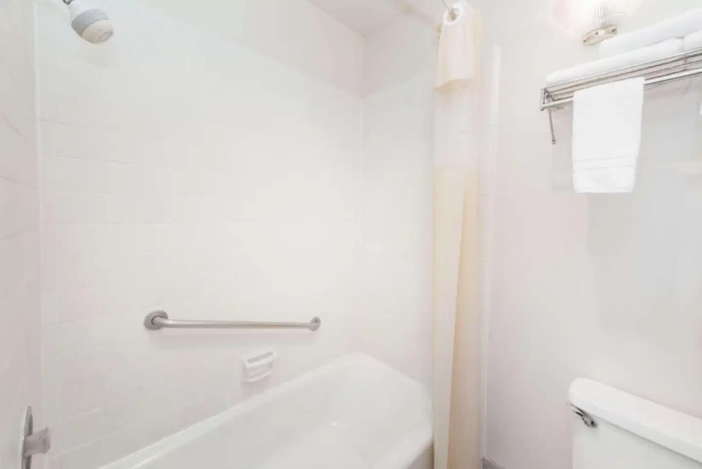 Days Inn by Wyndham Socorro Badezimmer